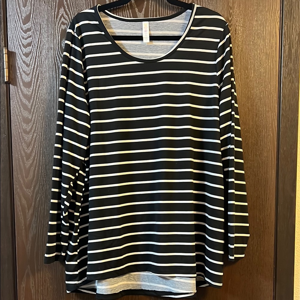 LuLaRoe Black and White Long Sleeve Boxy Blouse